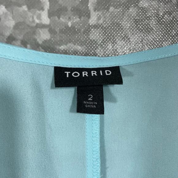 Torrid's Women's Plus Size Light Blue Georgette Twist Front Blouse - Size 2 (2X) - Picture 6 of 9